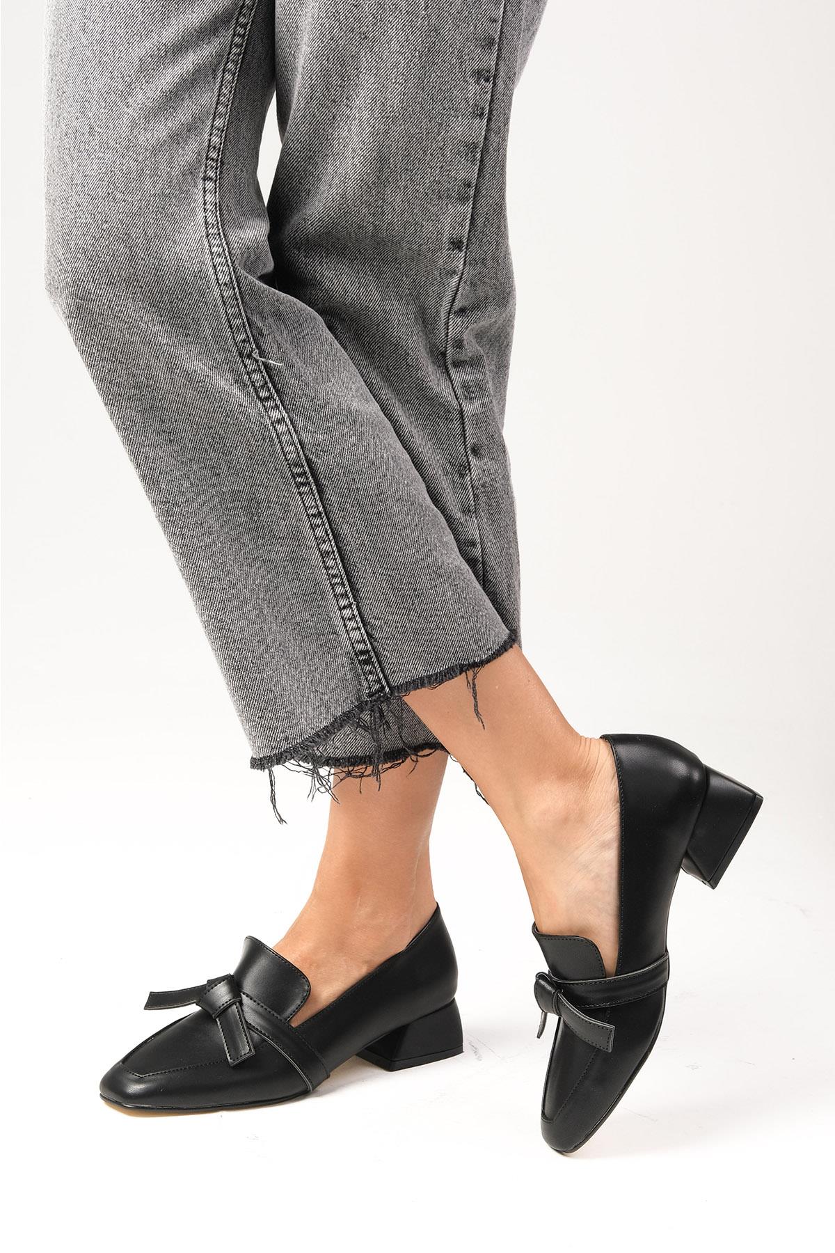 Agatha Siyah Renk Kısa Topuklu Ayakkabı