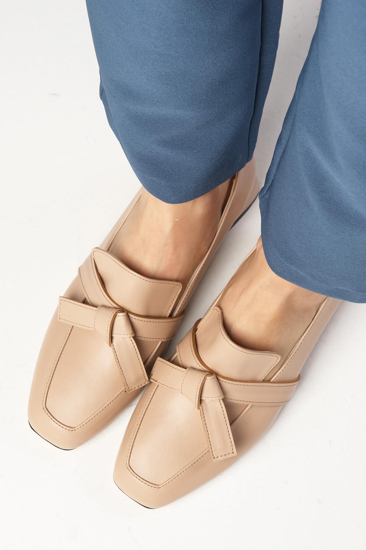 Agatha Ten Rengi Kısa Topuklu Ayakkabı