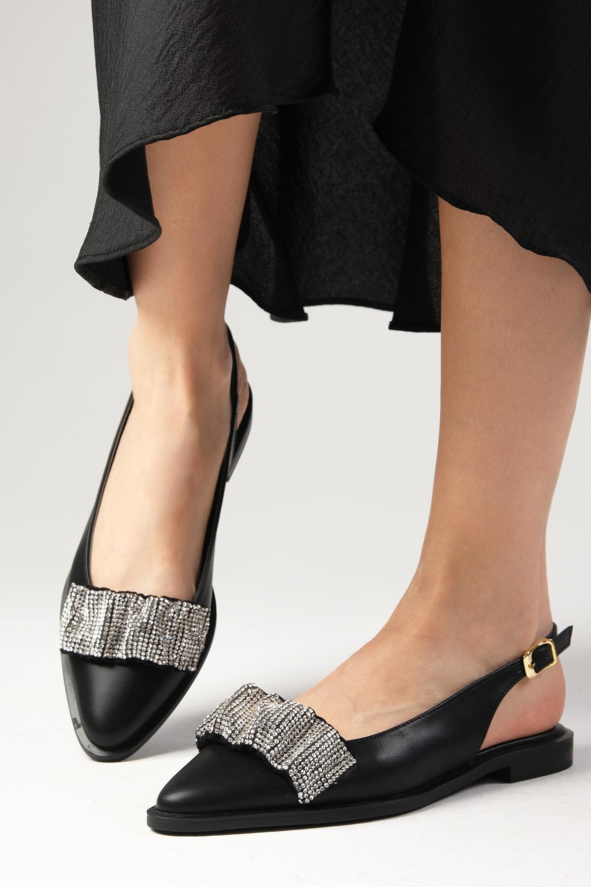 Aisha Siyah Renk Büzgülü Taş Bantlı Babet