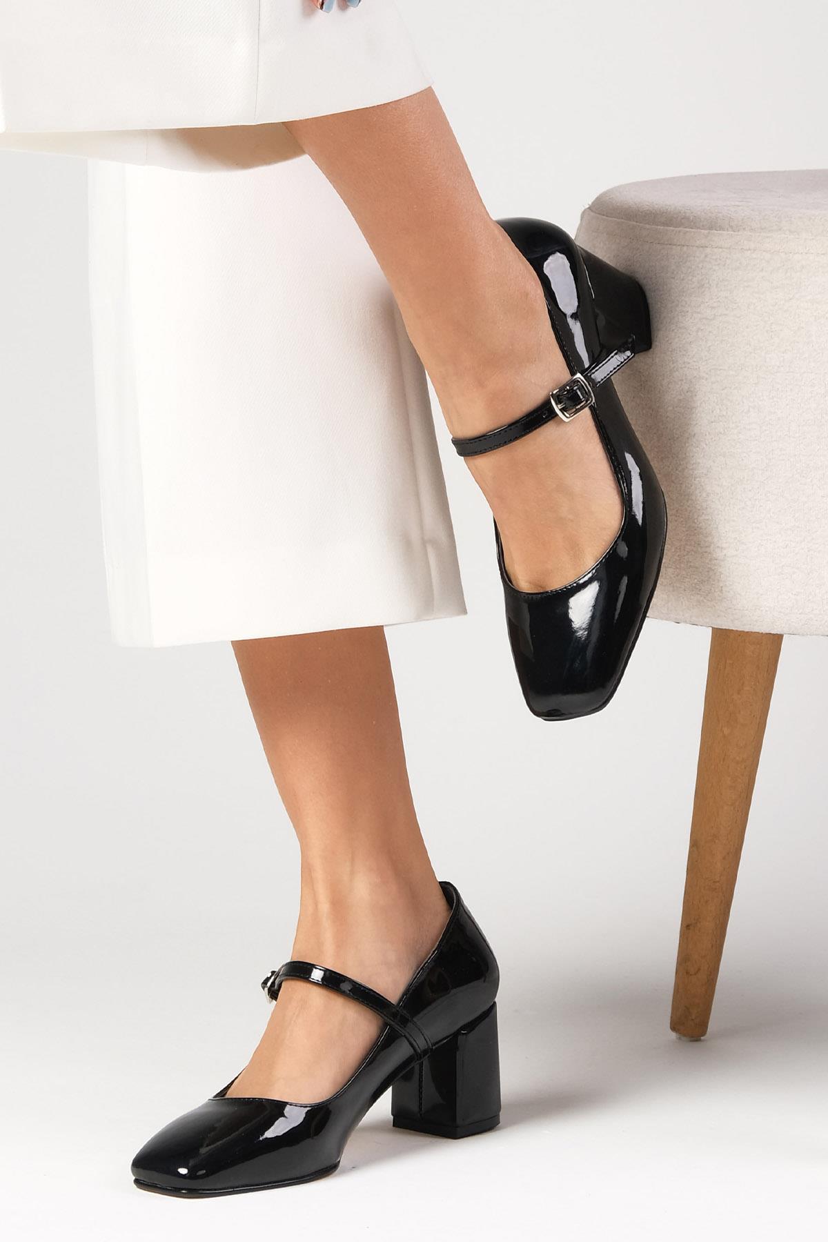 Alda Siyah Renk Rugan Topuklu Ayakkabı