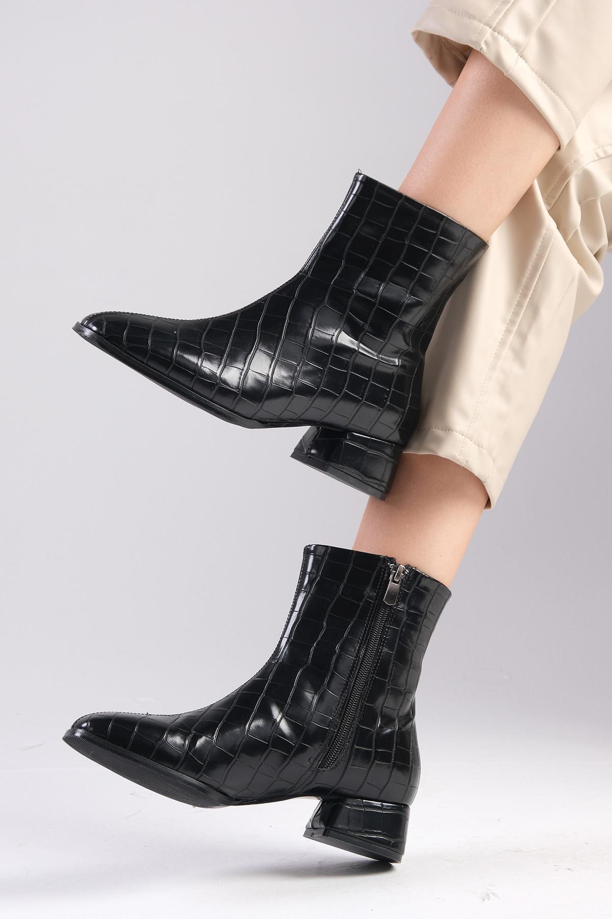 Alexia Siyah Renk Krokodil Desenli Bot