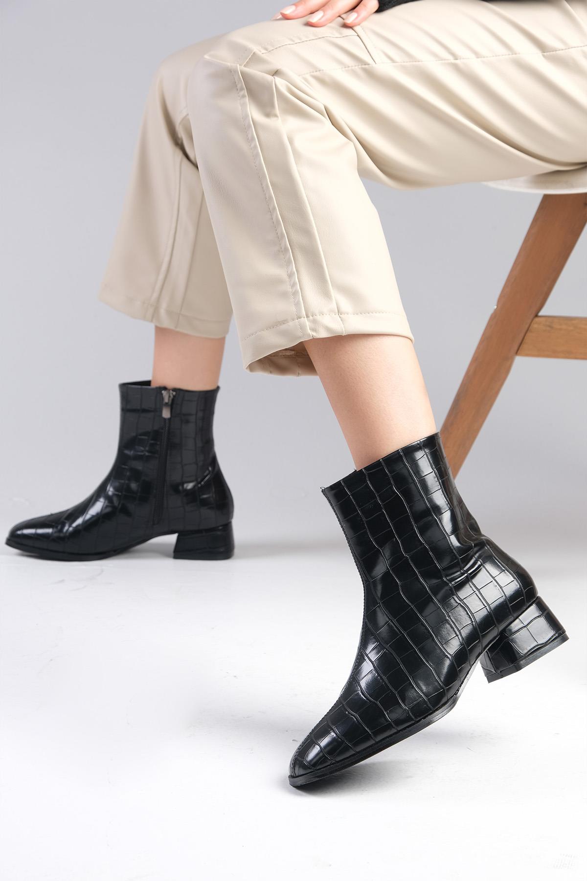 Alexia Siyah Renk Krokodil Desenli Bot