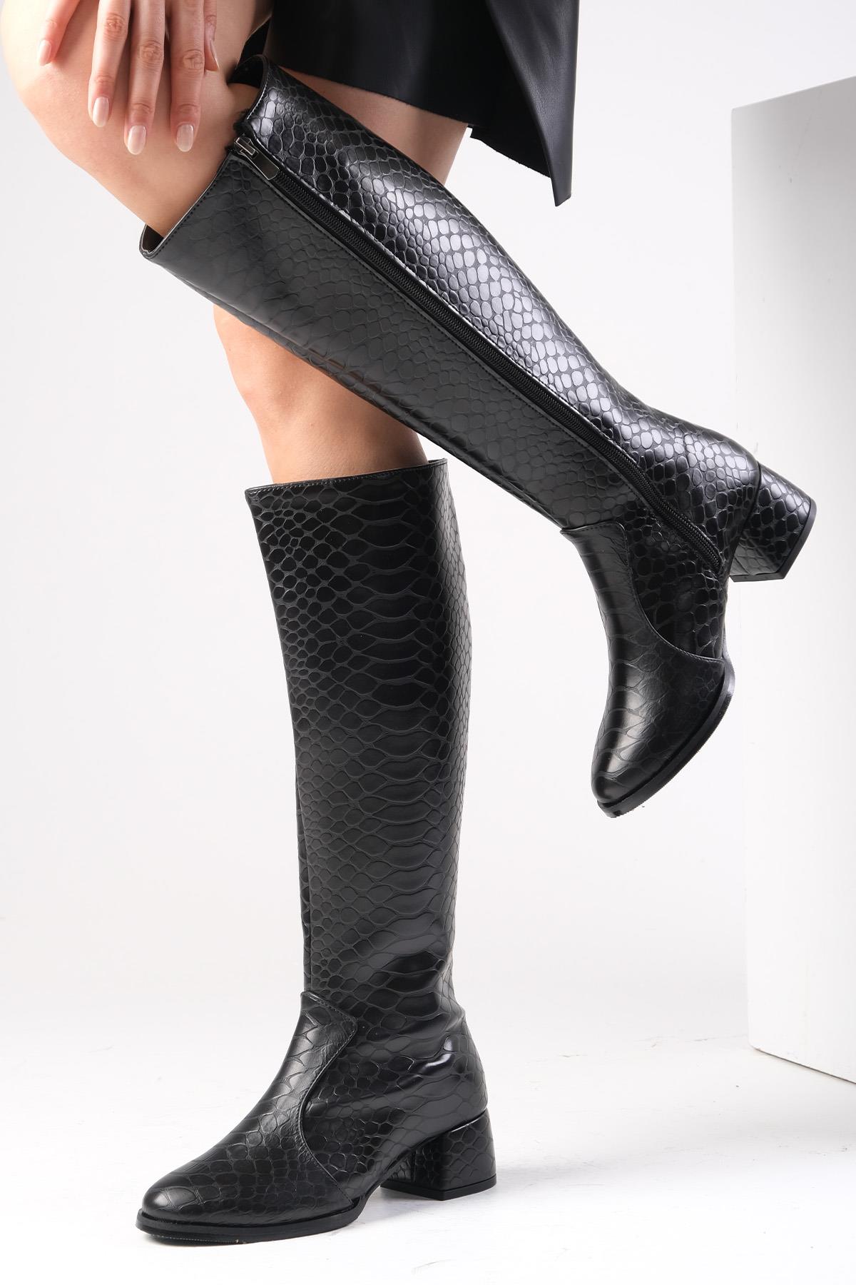 Alice Siyah Renk Krokodil Desenli Oval Burun Fermuarlı Çizme