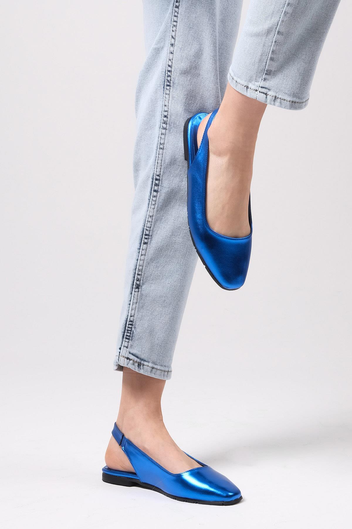 Ally Saks Mavi Renk Küt Burun Babet