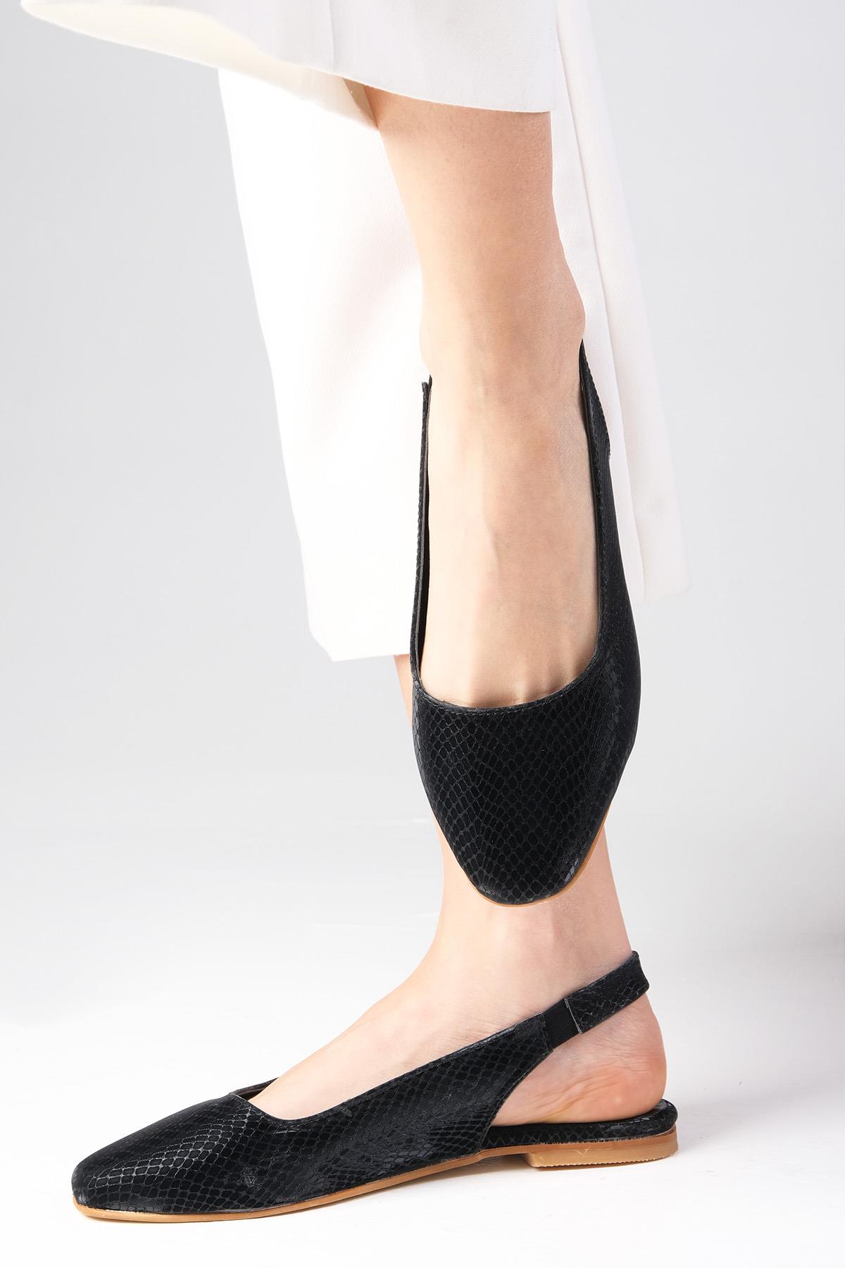 Ally Siyah Renk Yılan Derisi Desenli Küt Burun Babet