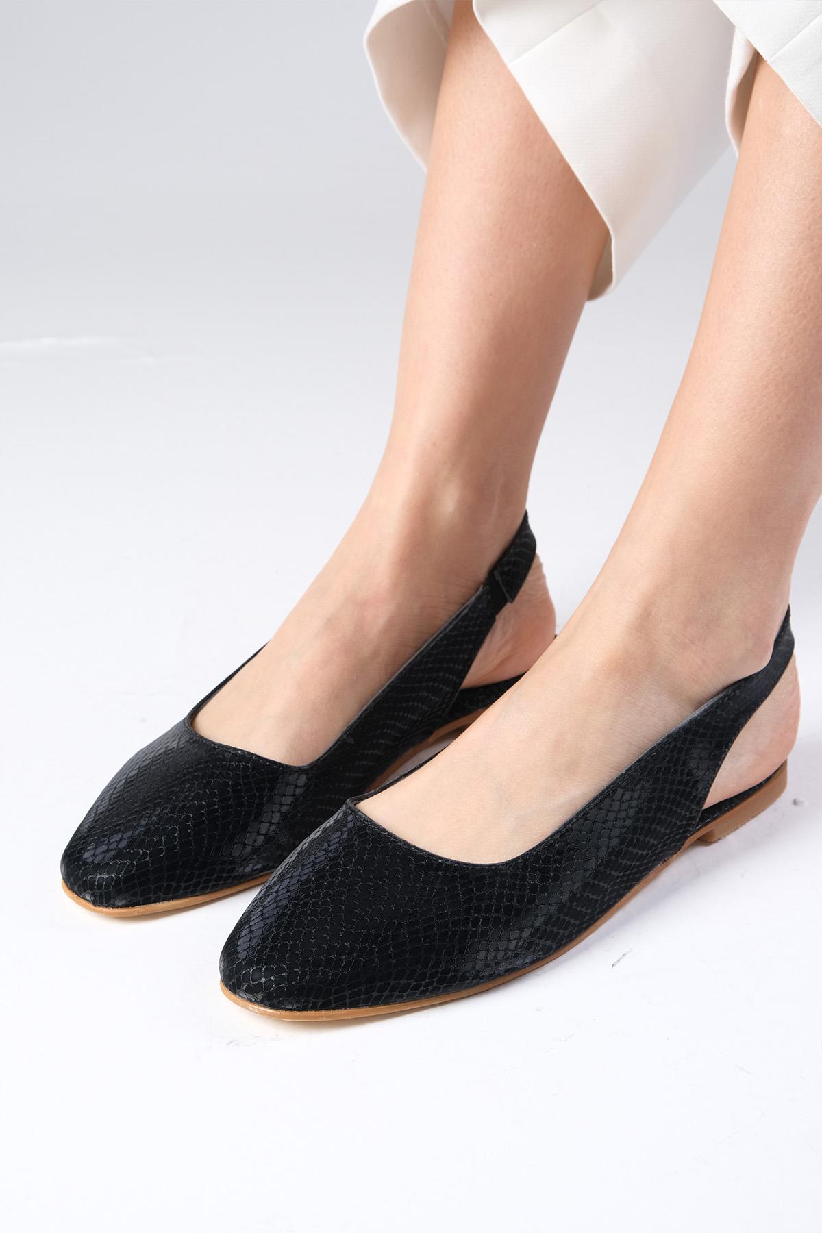 Ally Siyah Renk Yılan Derisi Desenli Küt Burun Babet