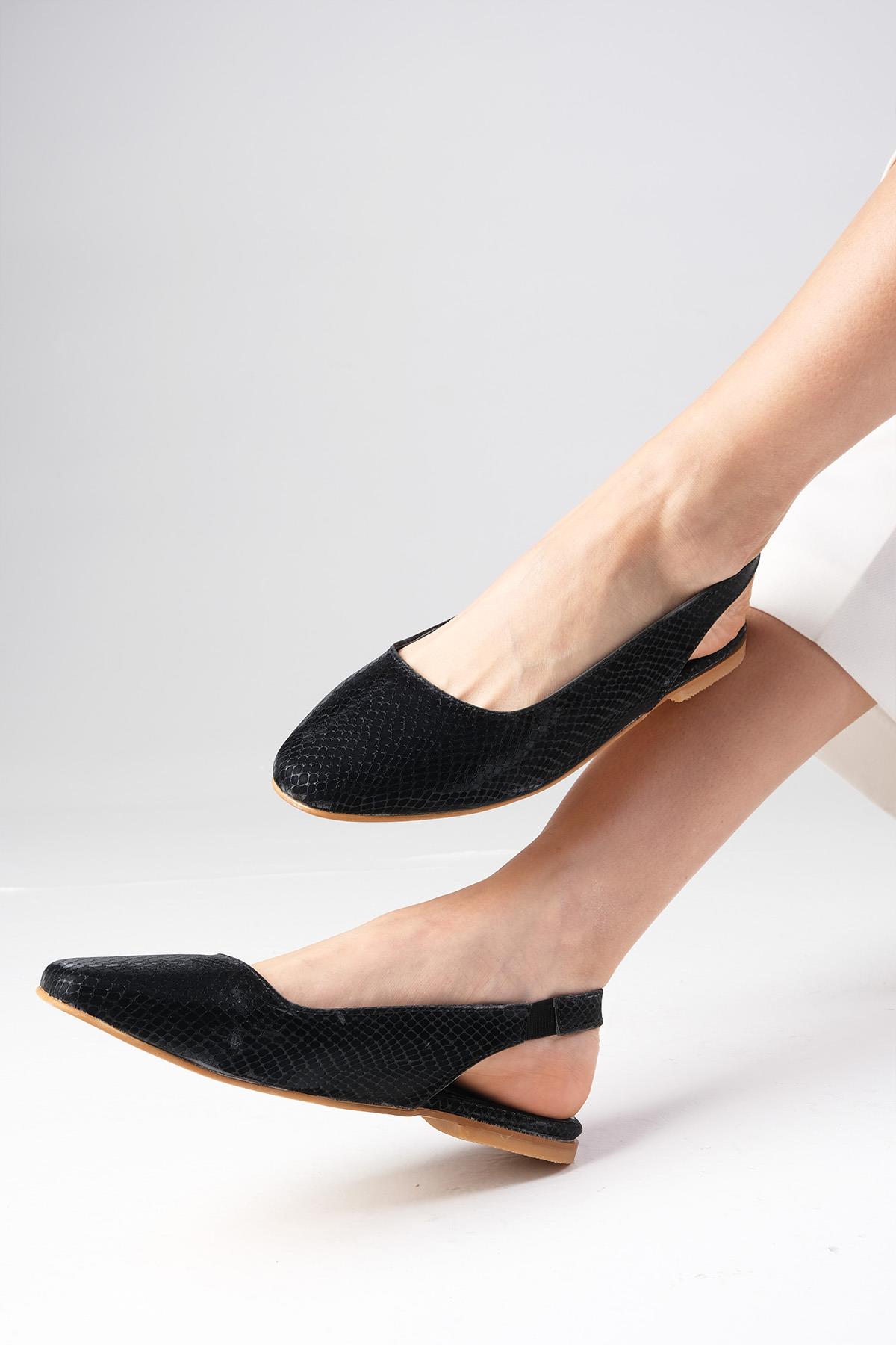 Ally Siyah Renk Yılan Derisi Desenli Küt Burun Babet