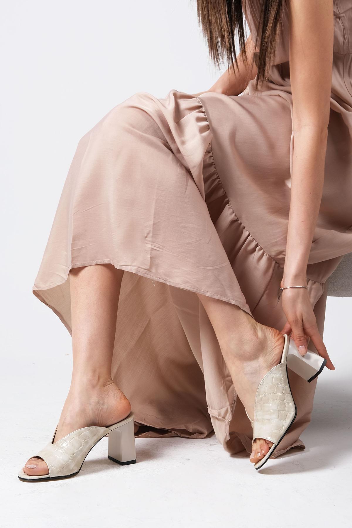 Alona Bej Renk Topuklu Terlik