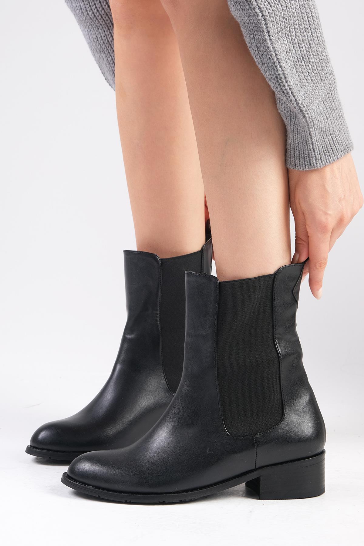 Anisa Siyah Renk Oxford Tabanlı Lastikli Bot
