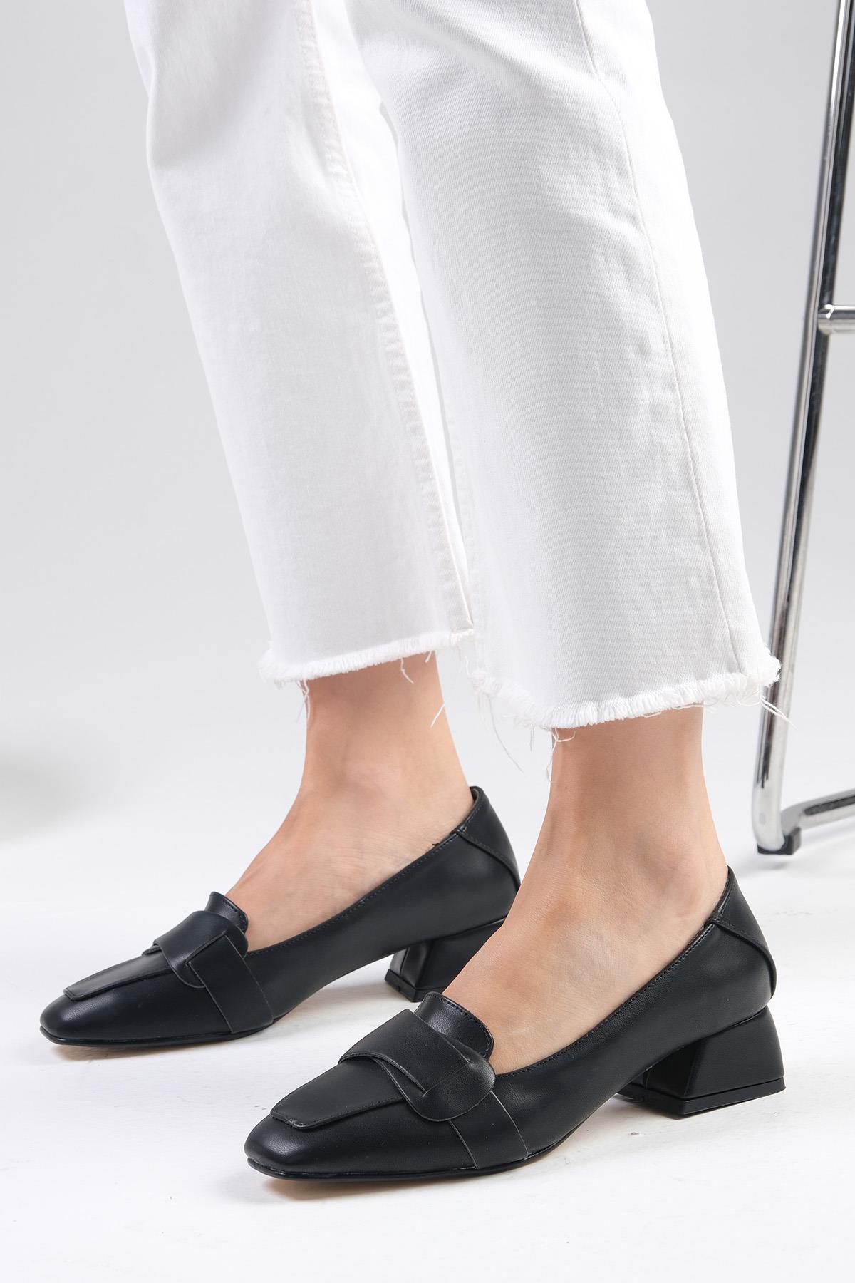 Anneka Siyah Renk Kısa Topuklu Ayakkabı