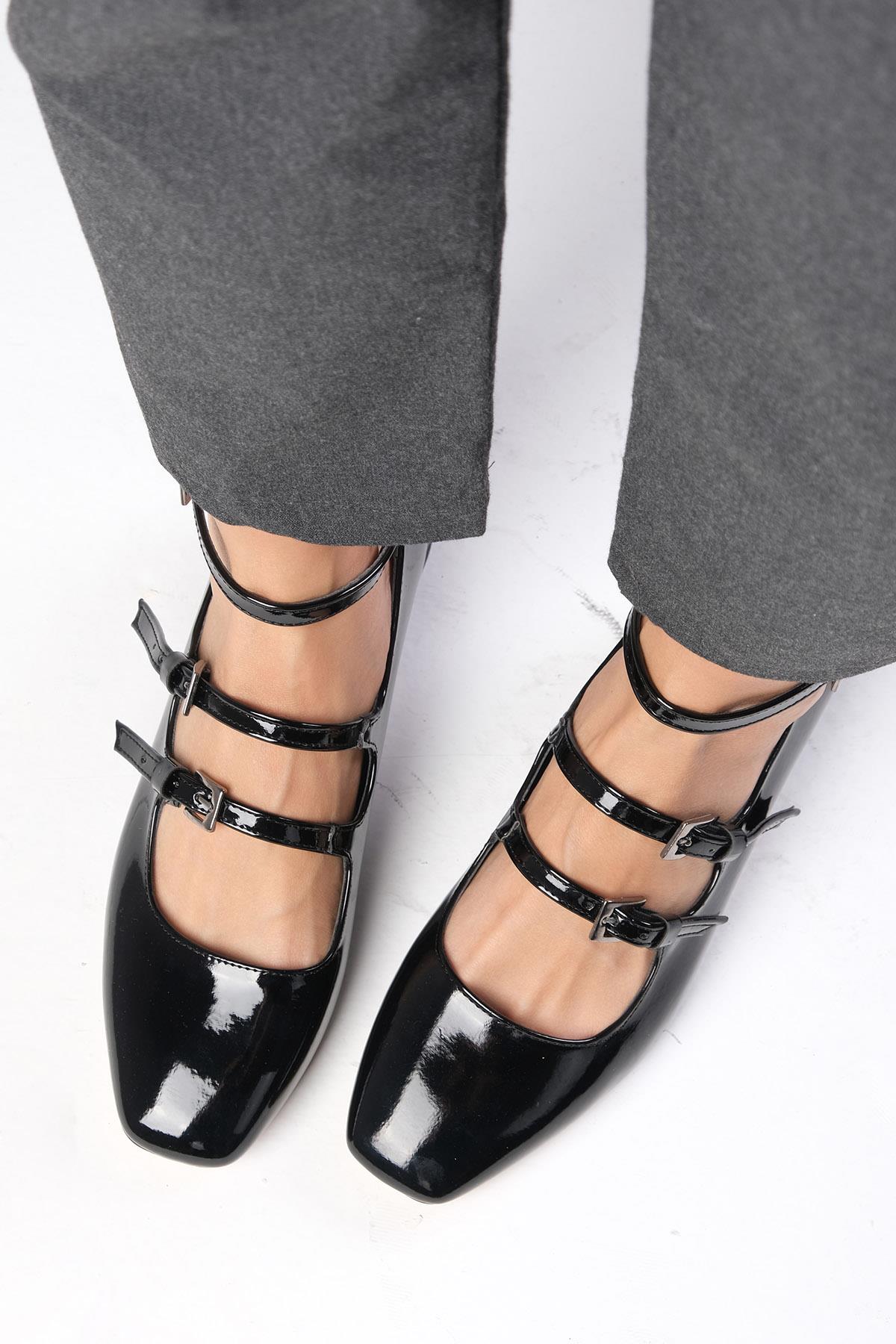 Baylee Siyah Renk Rugan Kısa Topuklu Ayakkabı