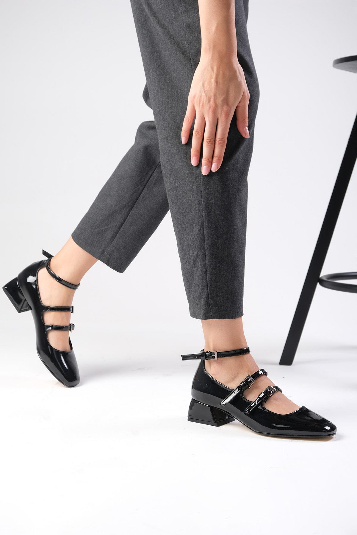 Baylee Siyah Renk Rugan Kısa Topuklu Ayakkabı