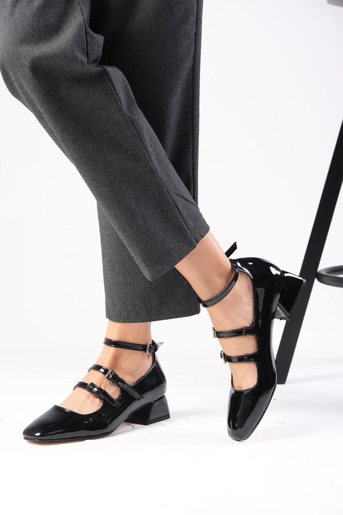 Baylee Siyah Renk Rugan Kısa Topuklu Ayakkabı