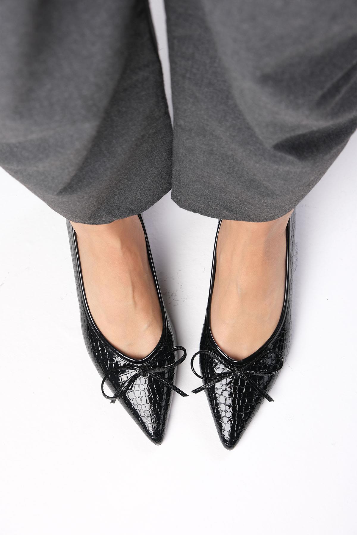Beatrix Siyah Renk Kısa Topuklu Ayakkabı