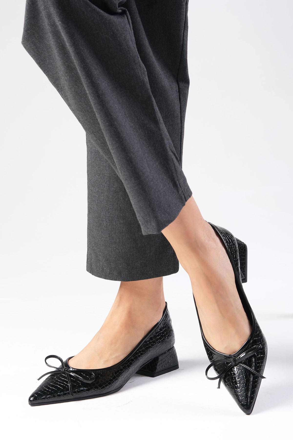 Beatrix Siyah Renk Kısa Topuklu Ayakkabı