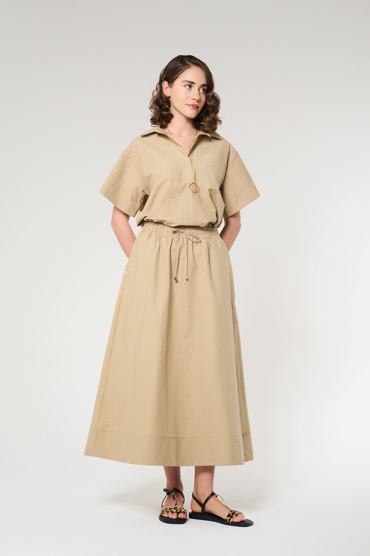 Bej Renk Şömiziye Yaka Gömlek