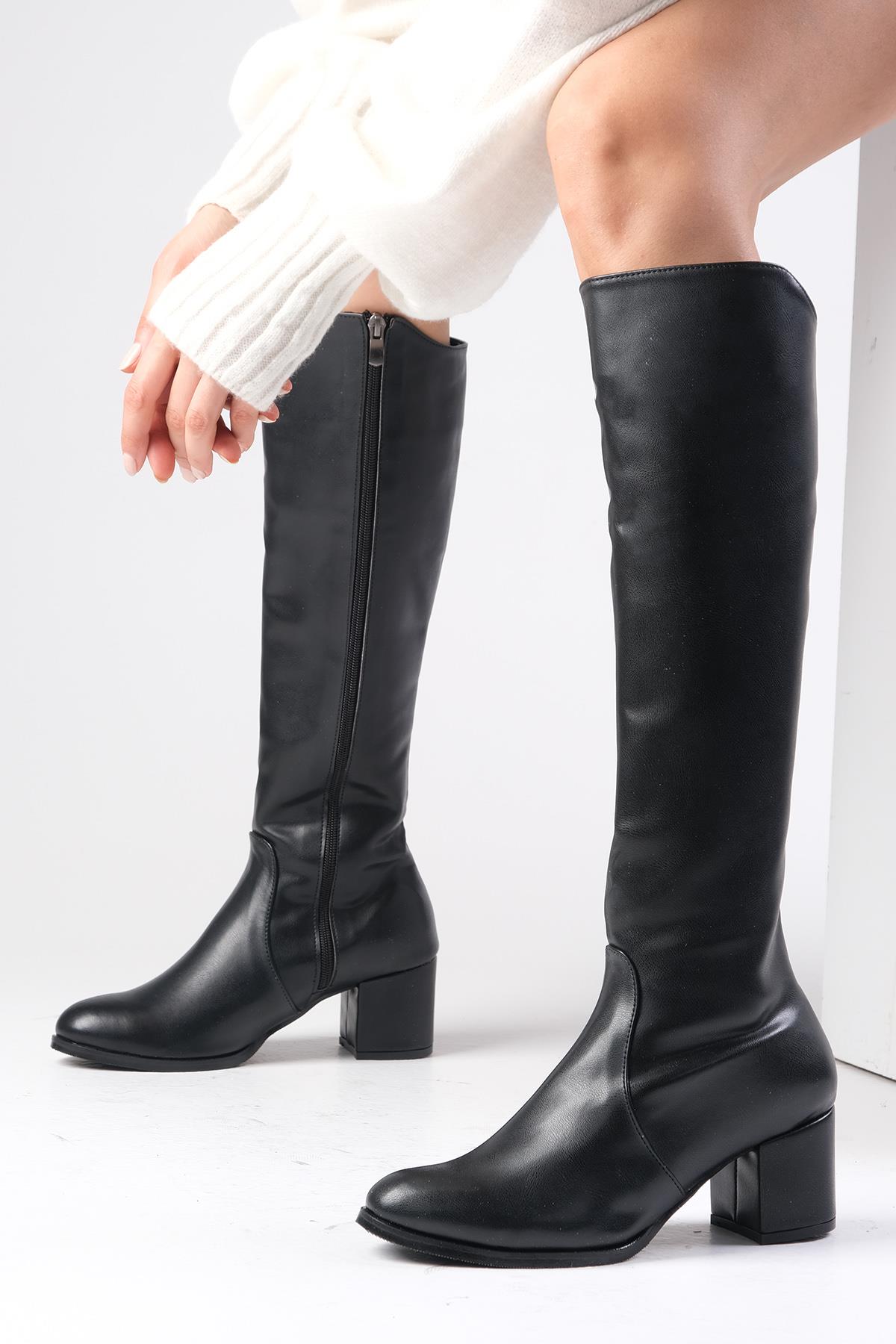 Bella Siyah Renk Fermuarlı Çizme