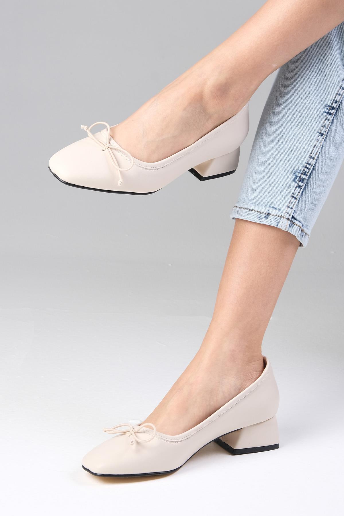 Bellamy Bej Renk Kısa Topuklu Ayakkabı