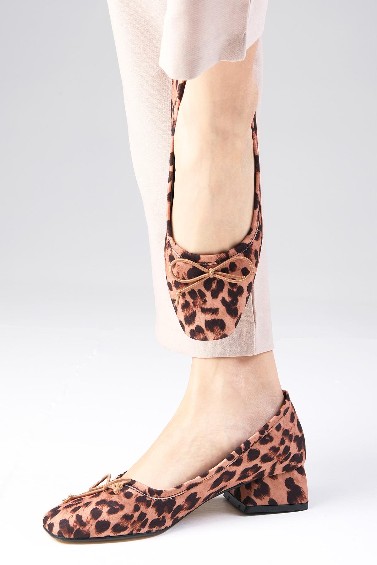 Bellamy Leopar Desenli Kısa Topuklu Ayakkabı