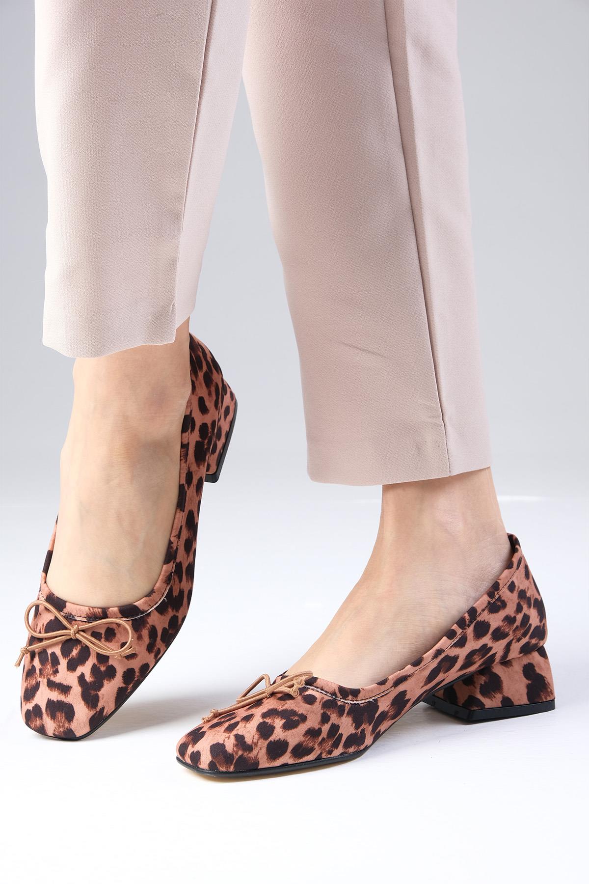 Bellamy Leopar Desenli Kısa Topuklu Ayakkabı