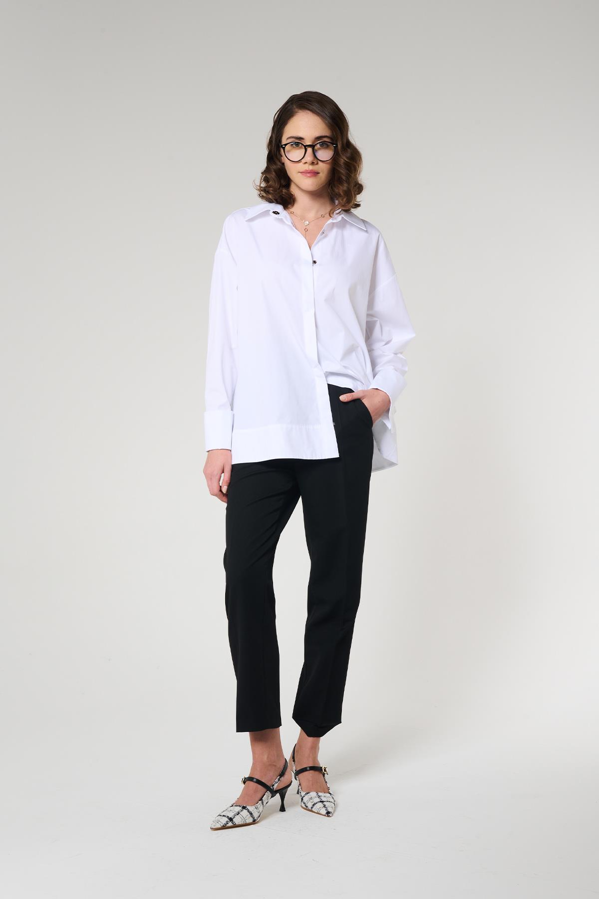 Beyaz Renk Trapez Kesim Gömlek
