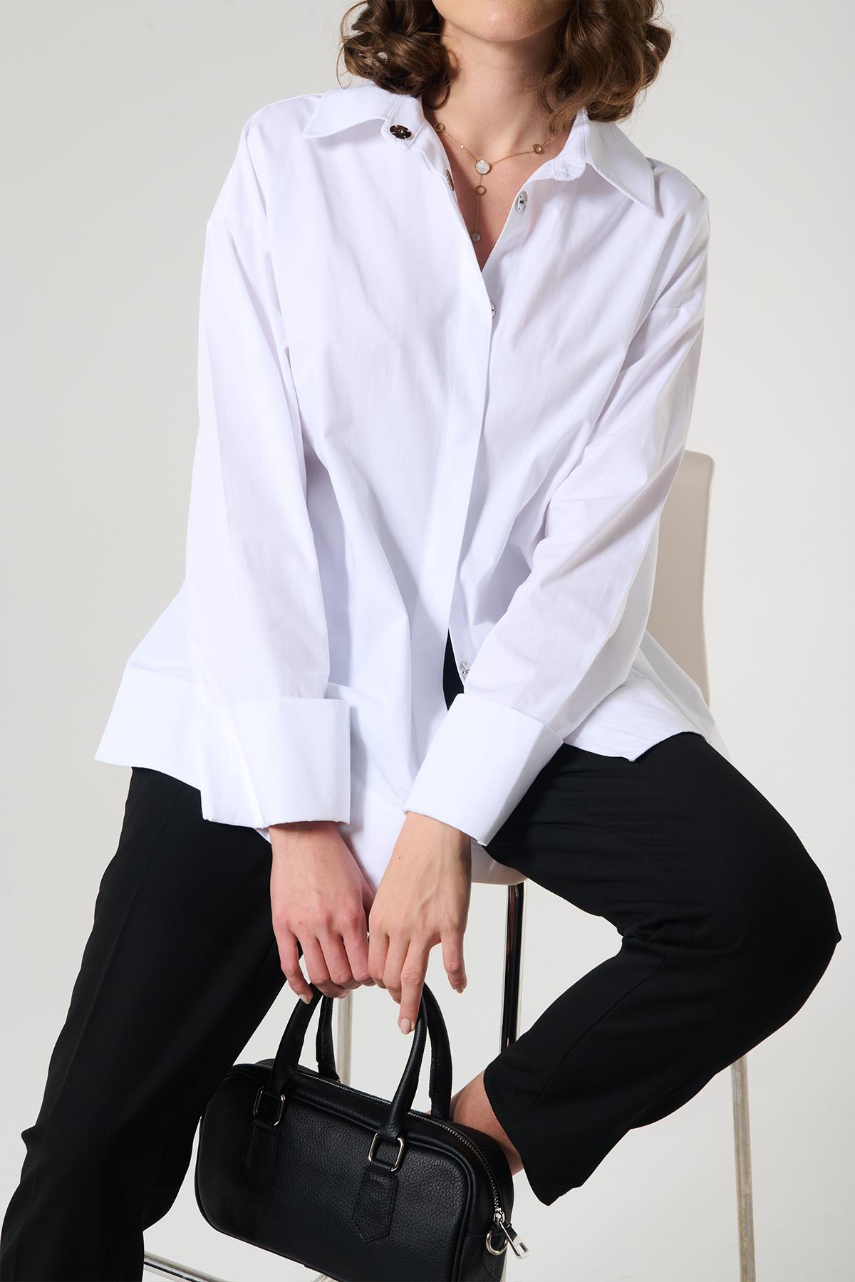 Beyaz Renk Trapez Kesim Gömlek