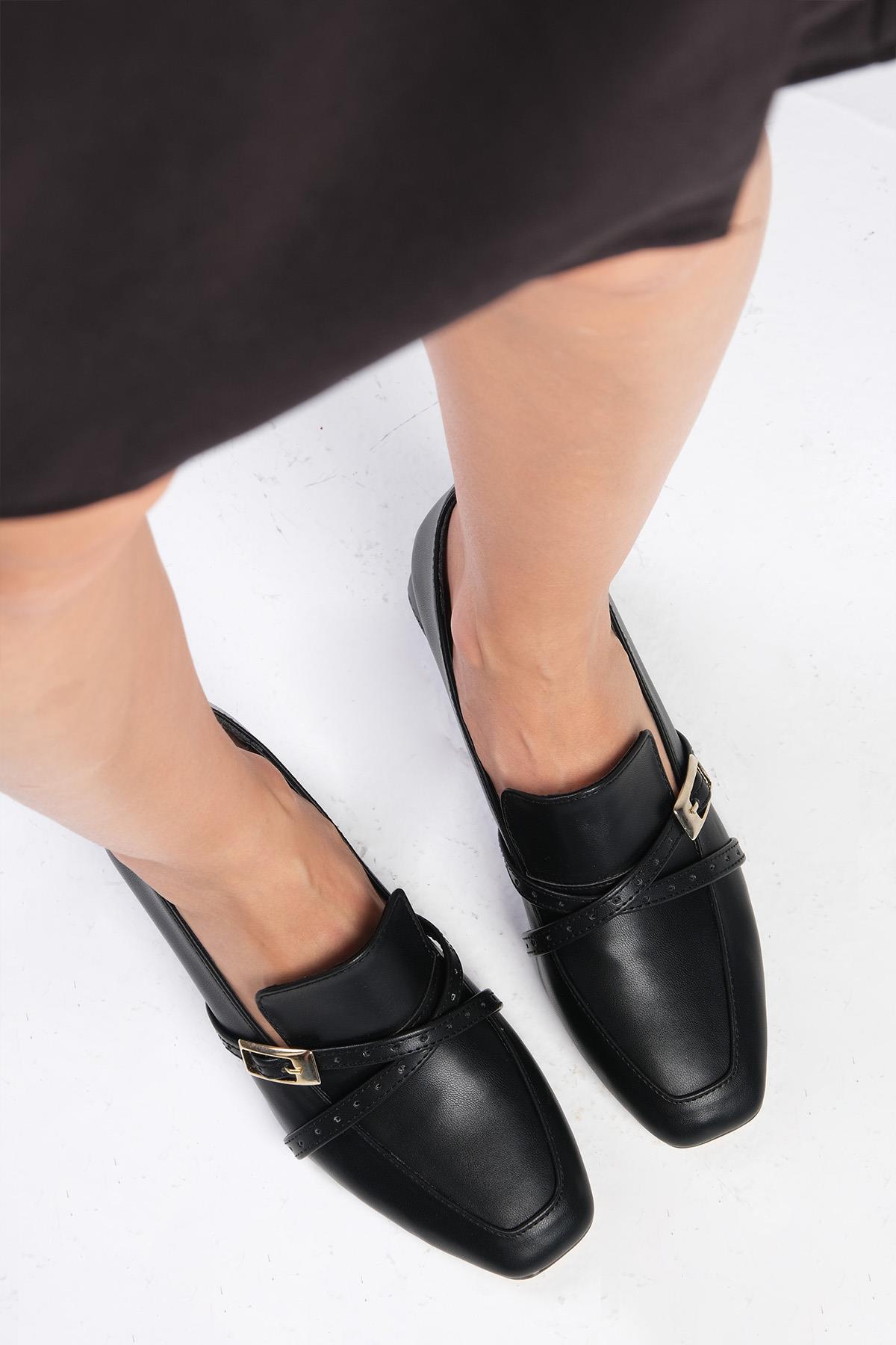 Blanche Siyah Renk Kısa Topuklu Ayakkabı