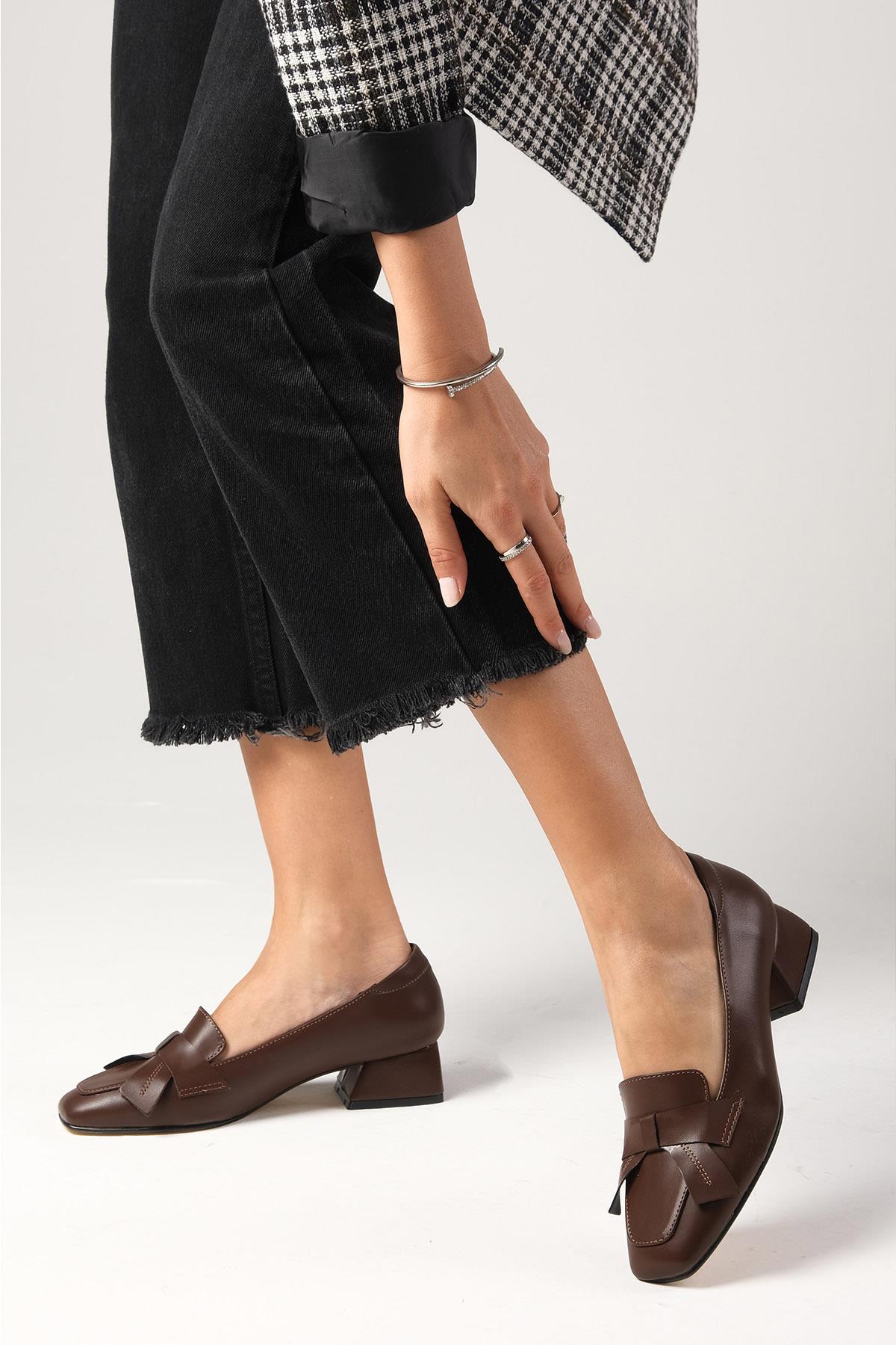 Brenda Kahverengi Kısa Topuklu Ayakkabı