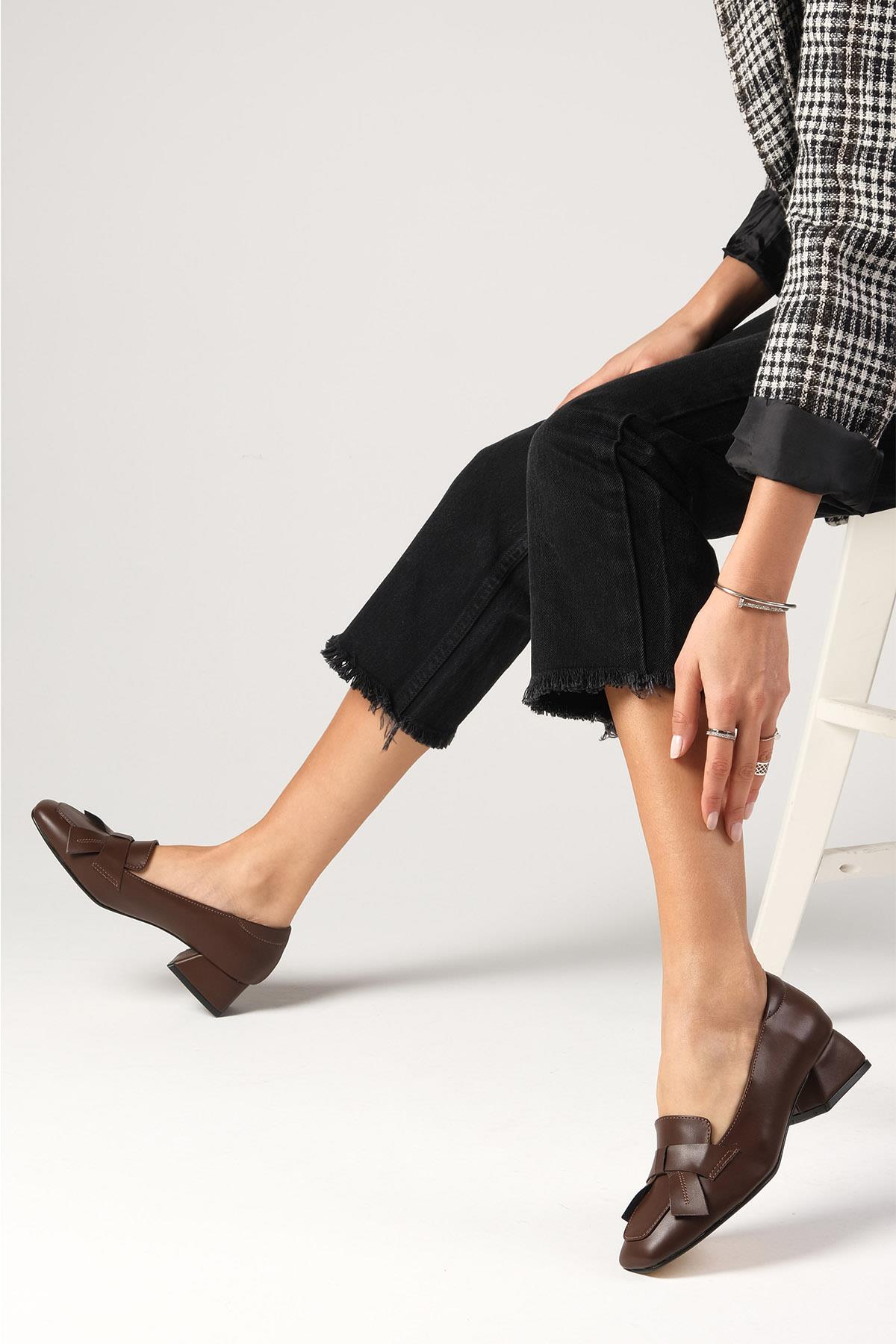 Brenda Kahverengi Kısa Topuklu Ayakkabı