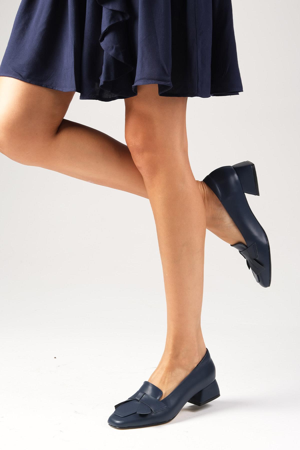 Brenda Lacivert Renk Kısa Topuklu Ayakkabı