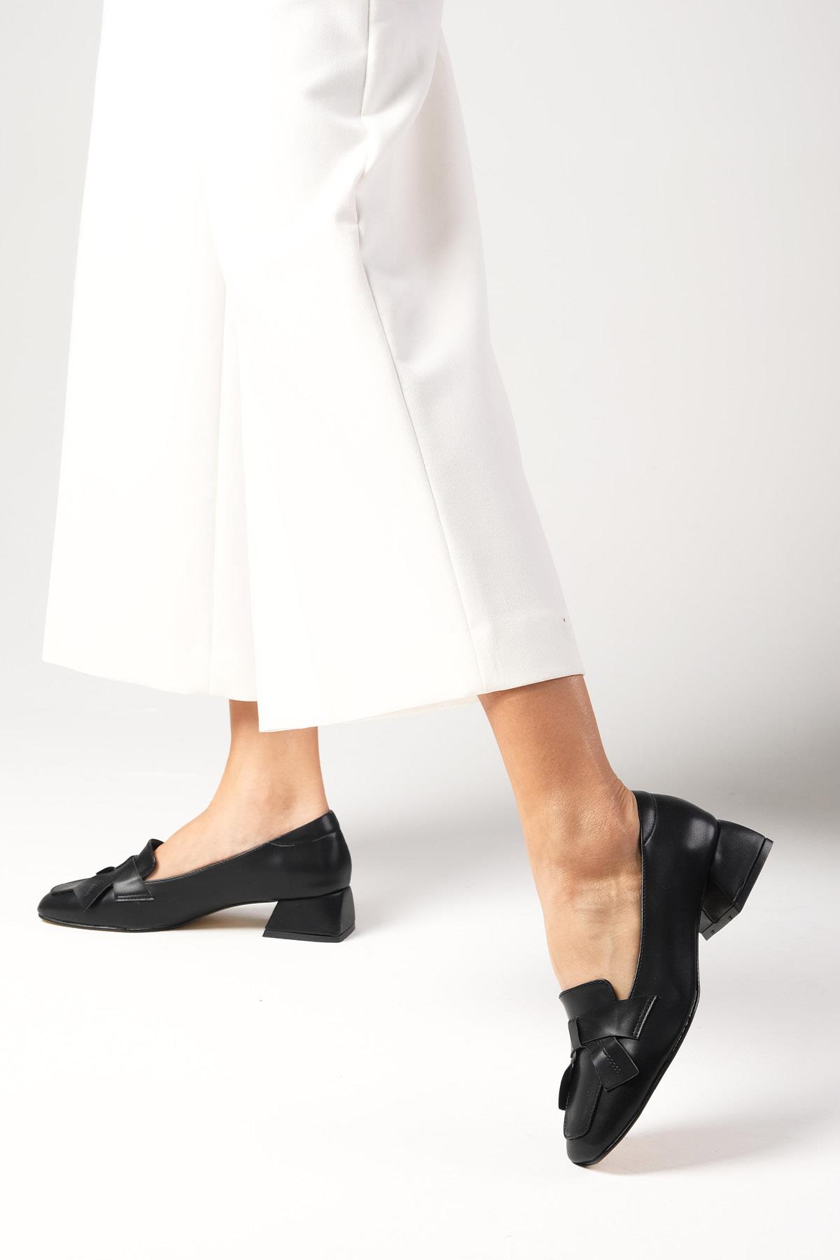 Brenda Siyah Renk Kısa Topuklu Ayakkabı