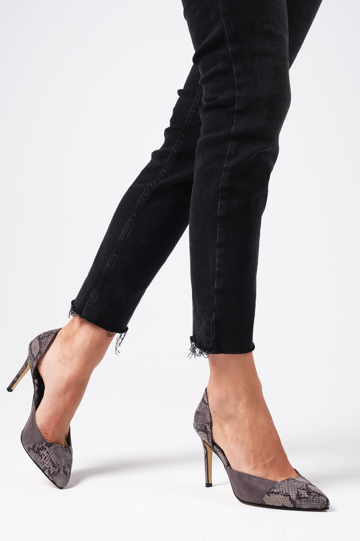 Brien Gri Renk Yılan Desenli Stiletto