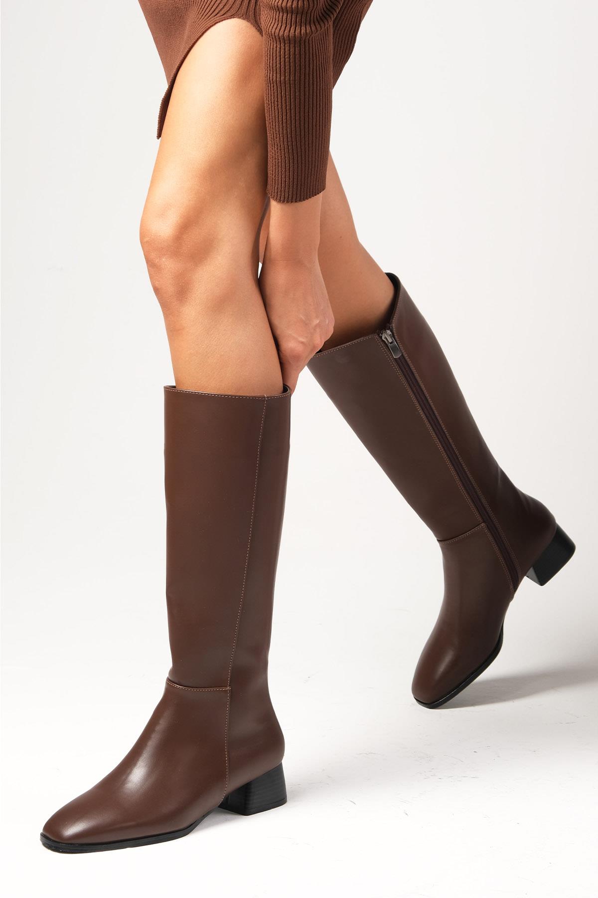 Briony Kahverengi Küt Burun Fermuarlı Çizme