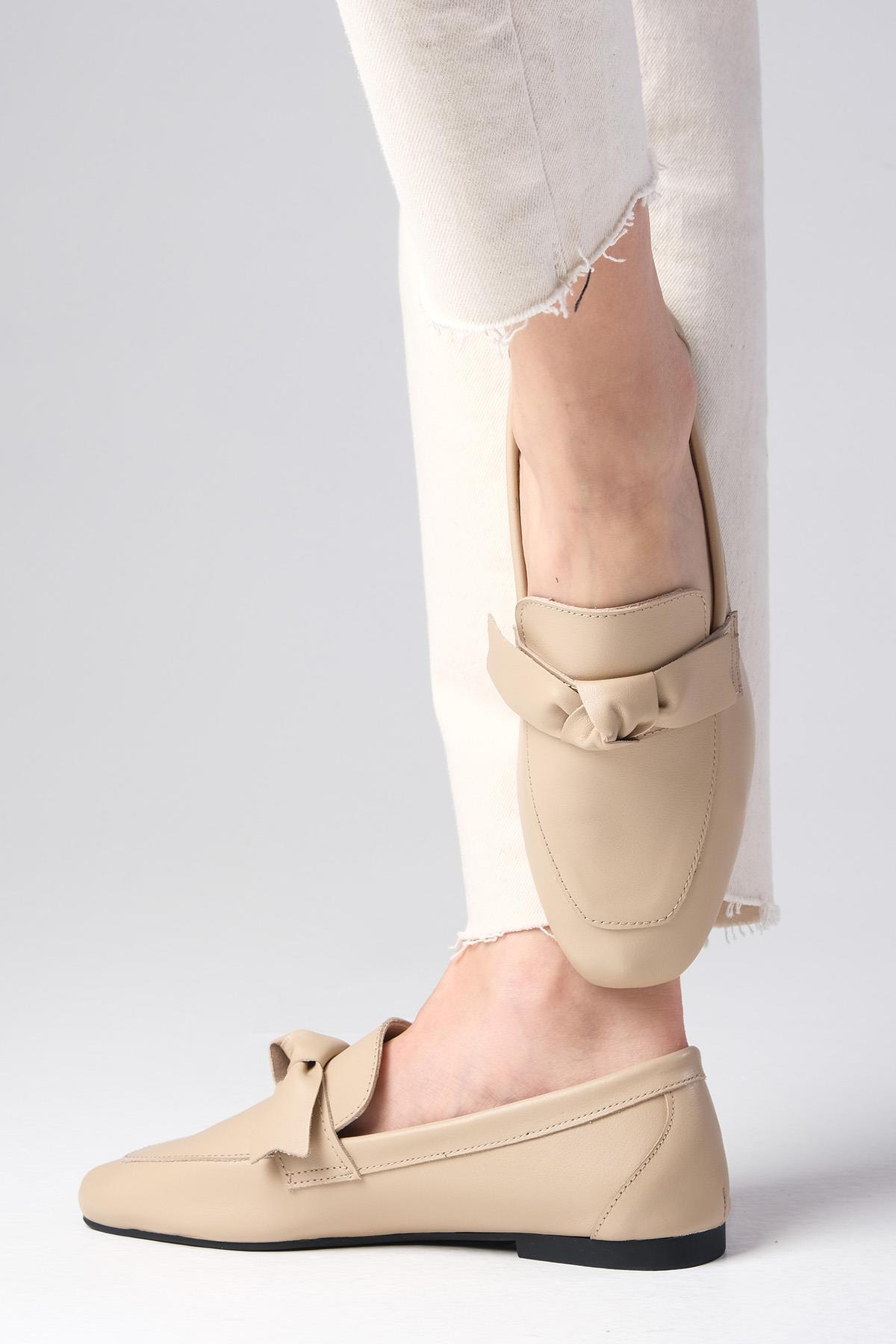 Candy Hakiki Deri Ten Rengi Fiyonk Aksesuarlı Loafer