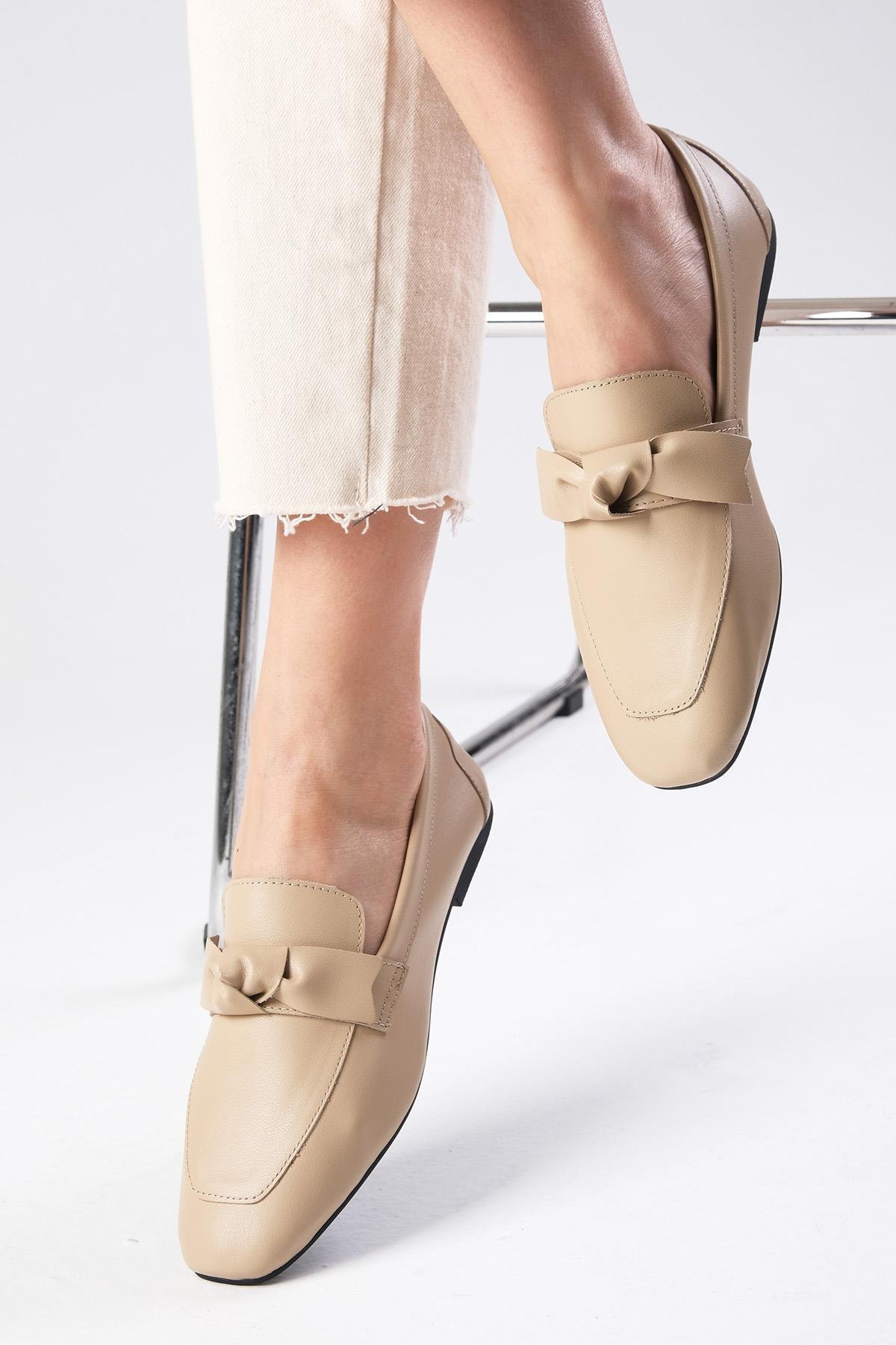 Candy Hakiki Deri Ten Rengi Fiyonk Aksesuarlı Loafer