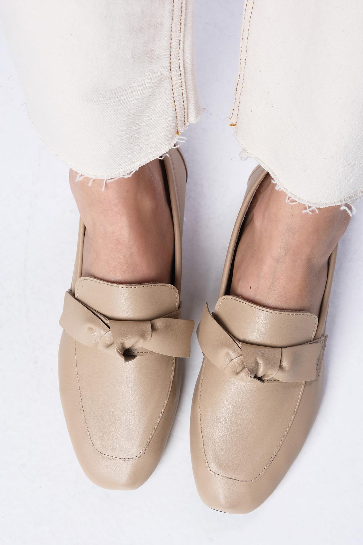 Candy Hakiki Deri Ten Rengi Fiyonk Aksesuarlı Loafer