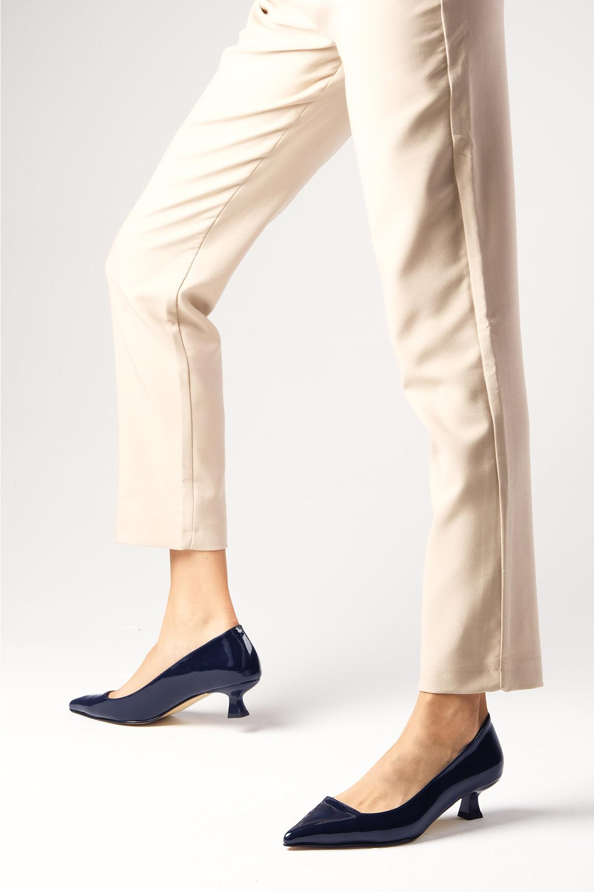 Carmen Lacivert Renk Kısa Topuklu Ayakkabı