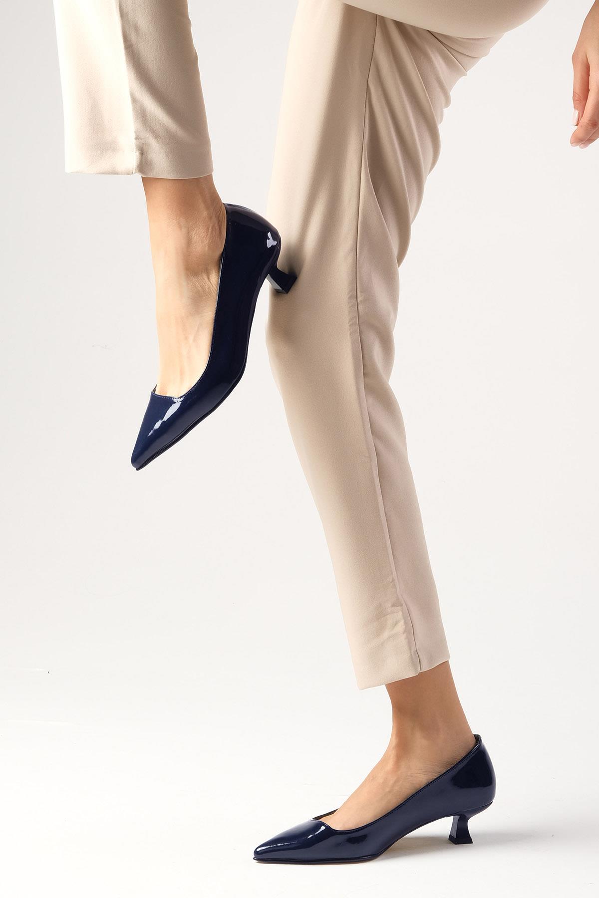 Carmen Lacivert Renk Kısa Topuklu Ayakkabı