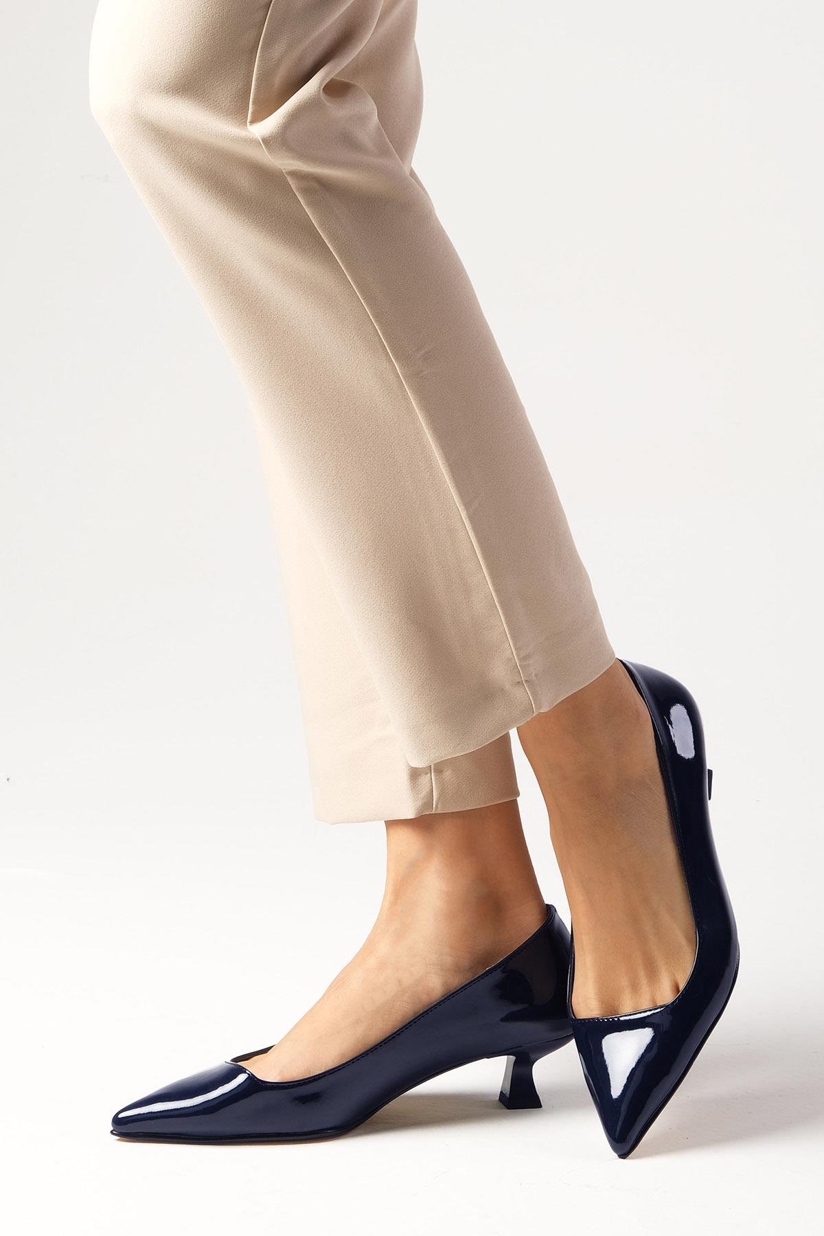 Carmen Lacivert Renk Kısa Topuklu Ayakkabı