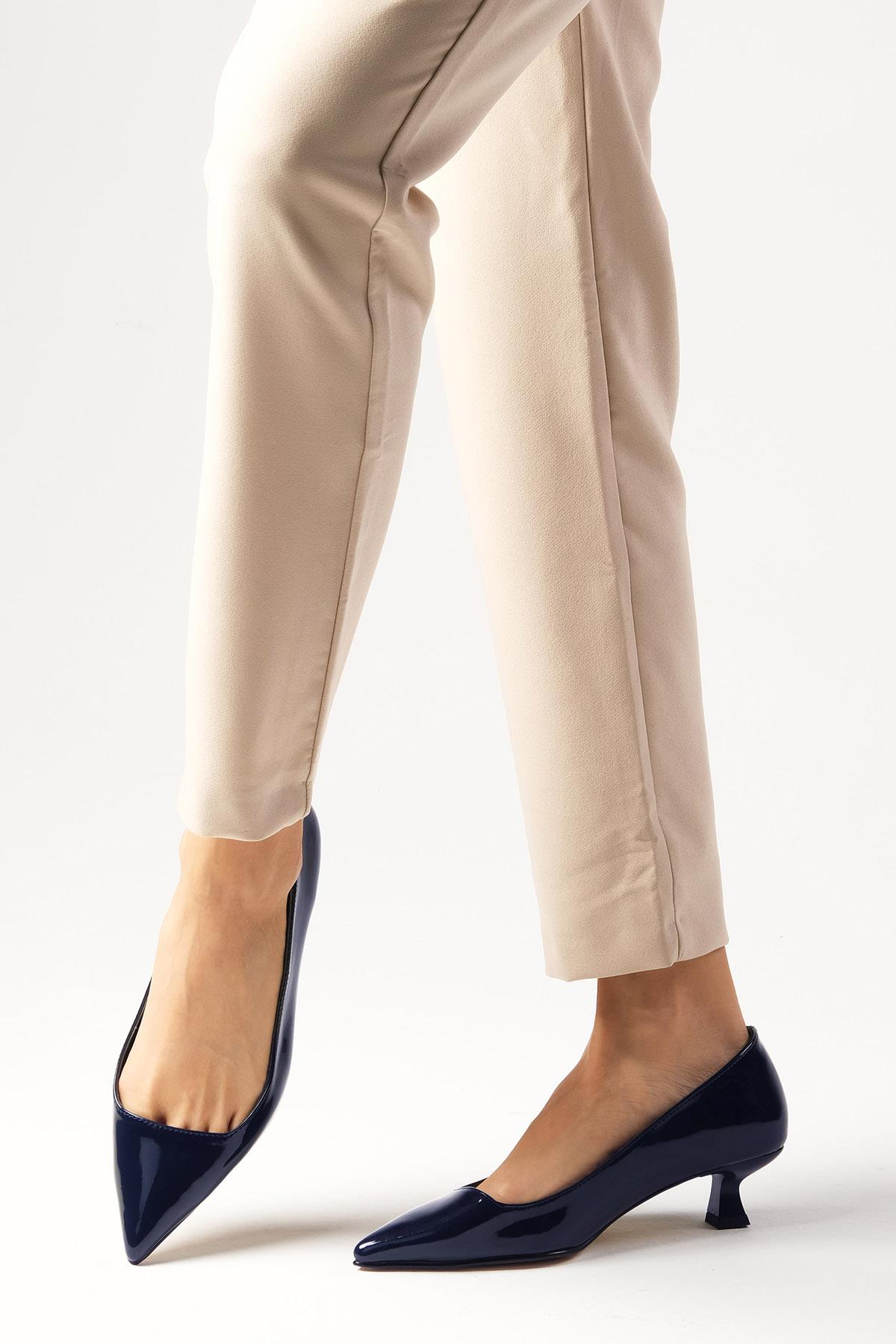 Carmen Lacivert Renk Kısa Topuklu Ayakkabı