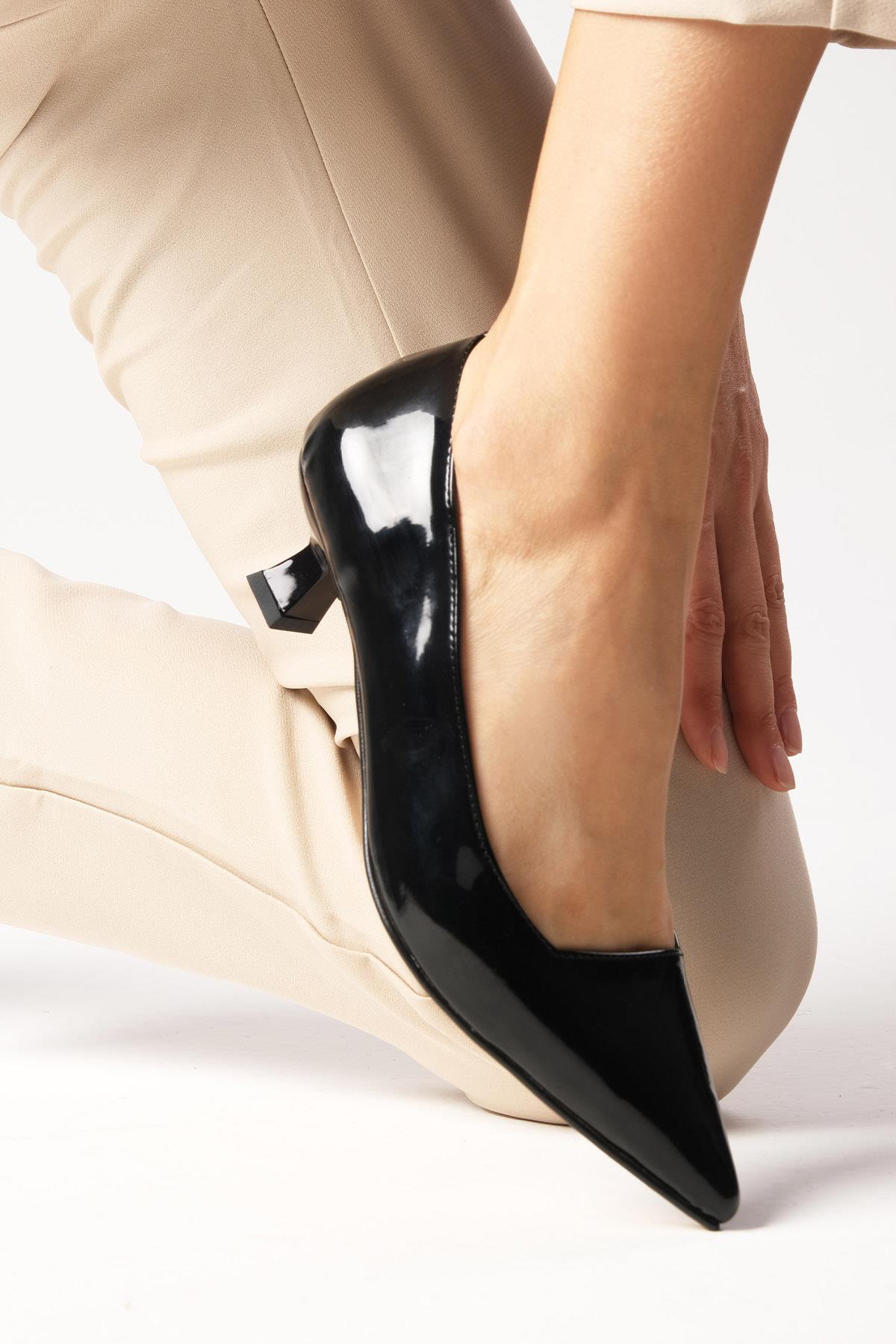 Carmen Siyah Renk Kısa Topuklu Ayakkabı