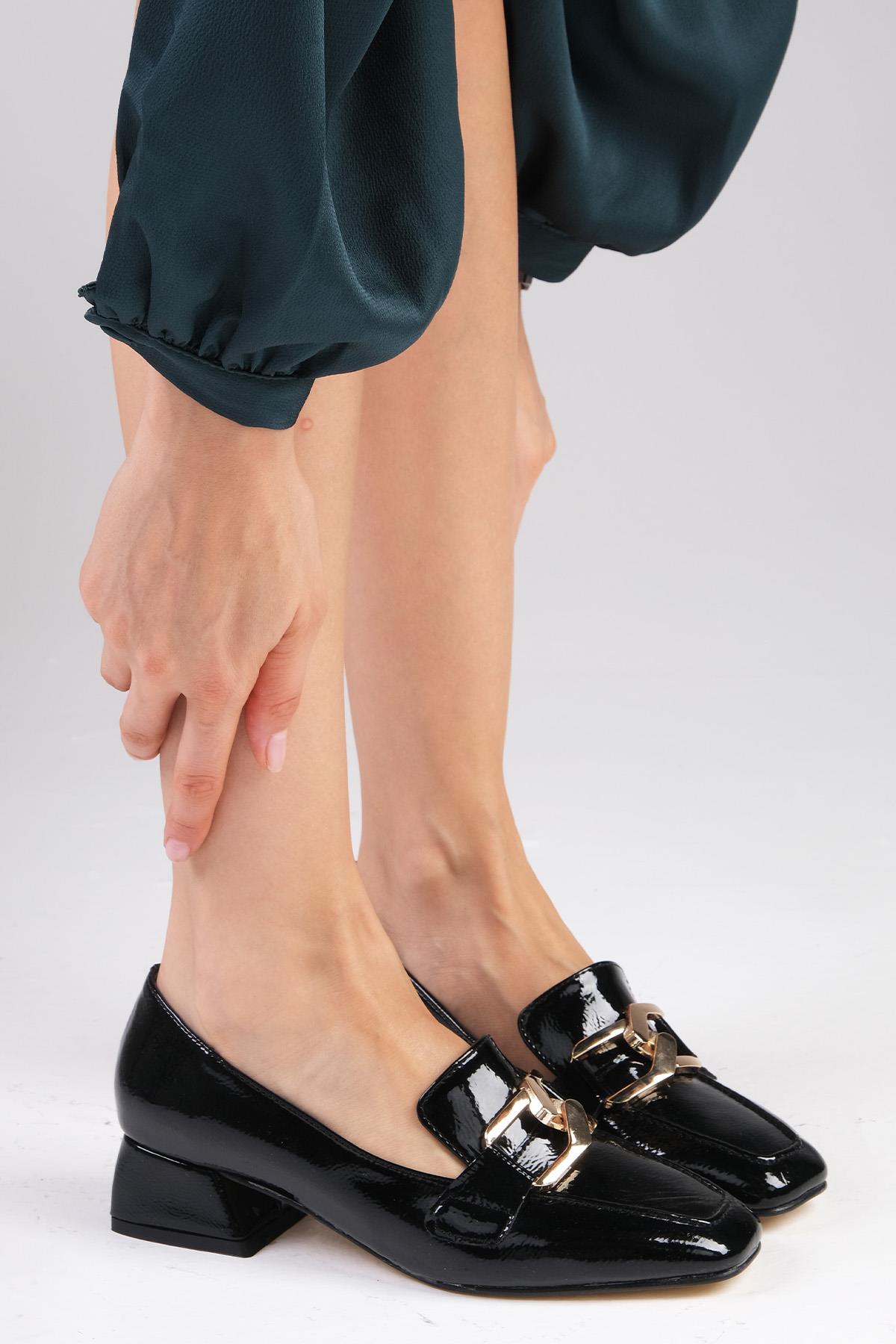 Carolyn Siyah Renk Rugan Kısa Topuklu Ayakkabı