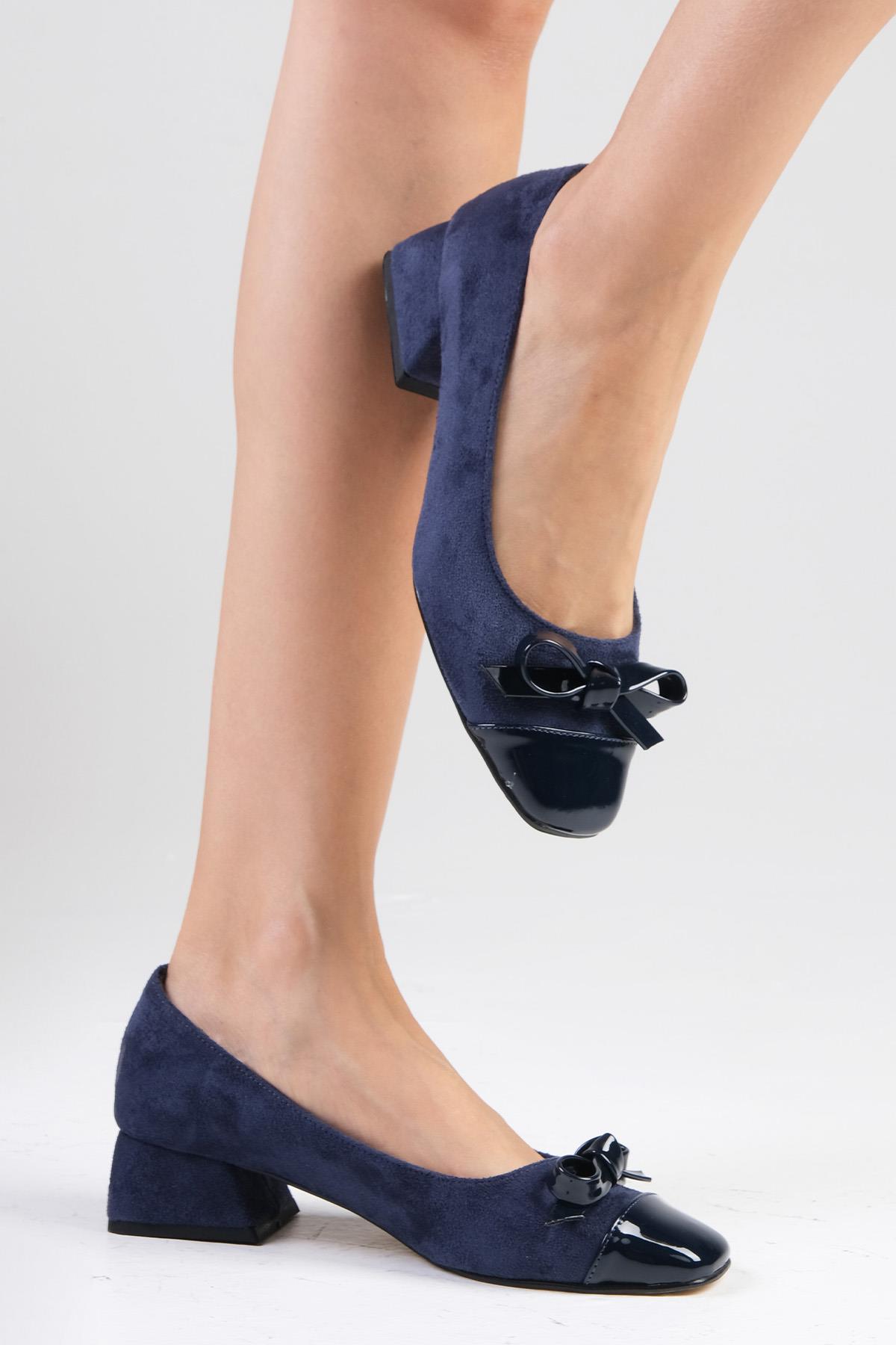 Cassidy Lacivert Renk Kısa Topuklu Ayakkabı