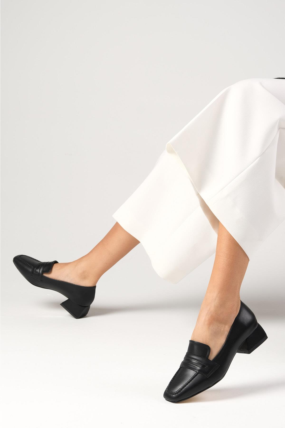 Cecille Siyah Renk Kısa Topuklu Ayakkabı
