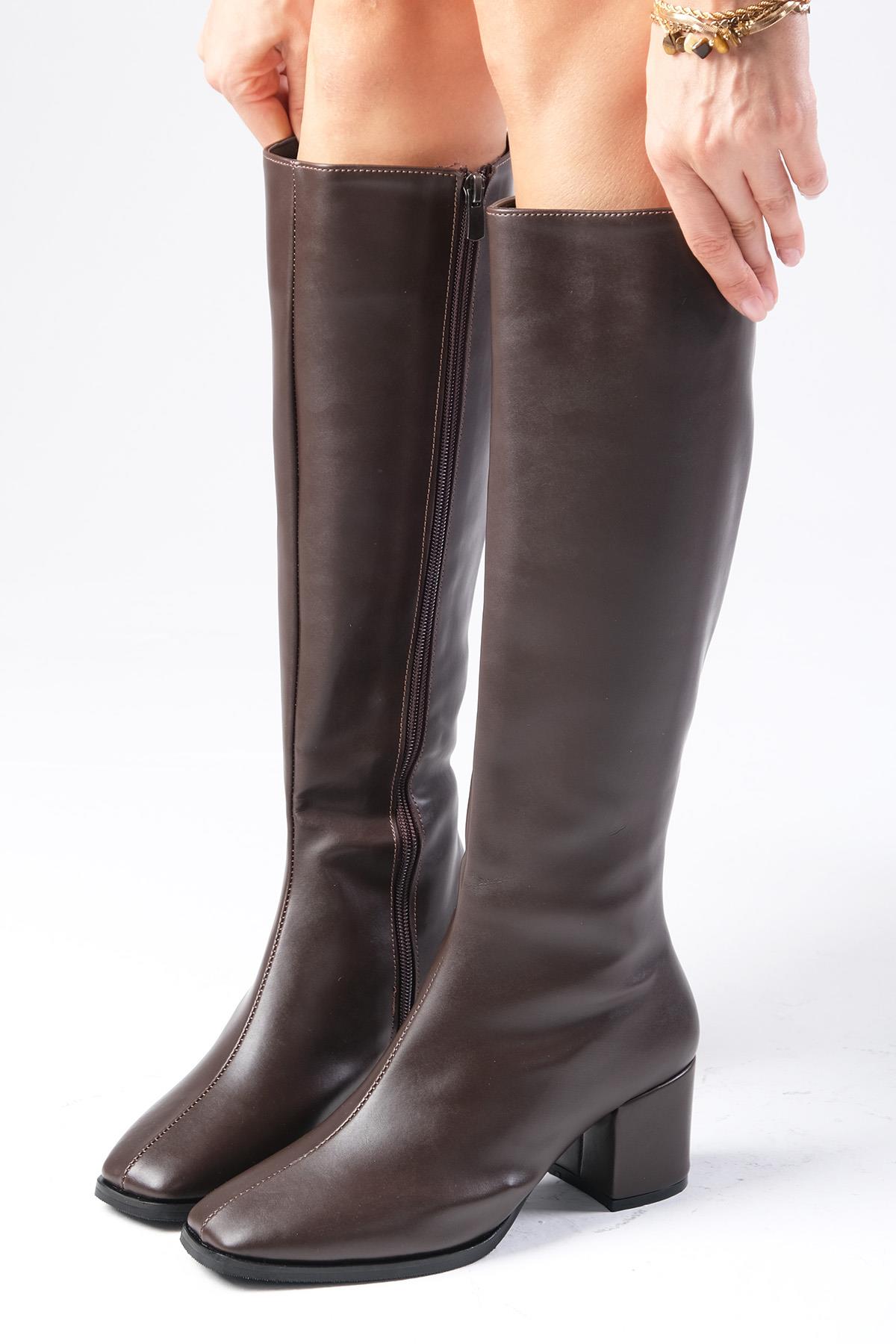 Courtney Kahverengi Küt Burun Çizme