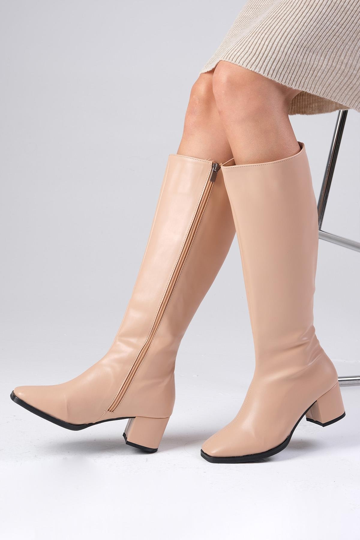 Courtney Vizon Renk Küt Burun Çizme