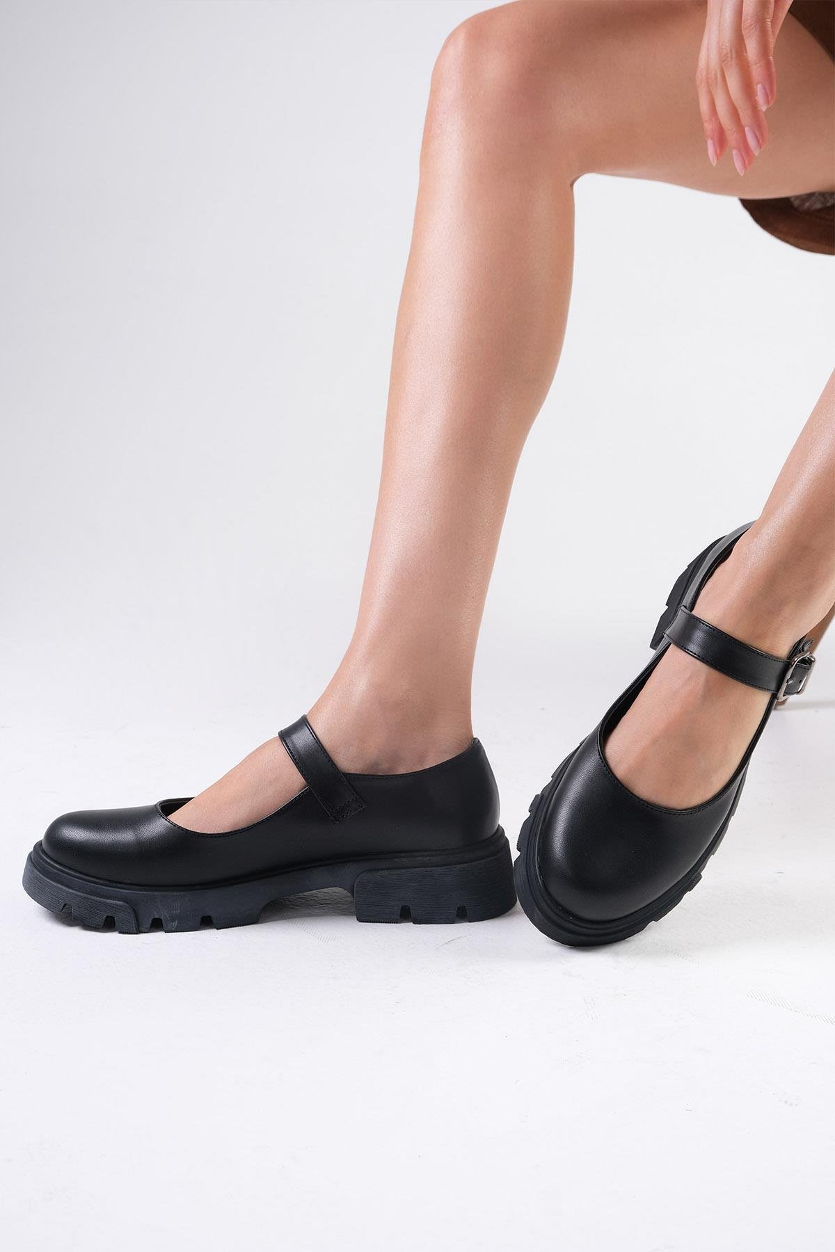 Cyntia Siyah Renk Kalın Tabanlı Babet 