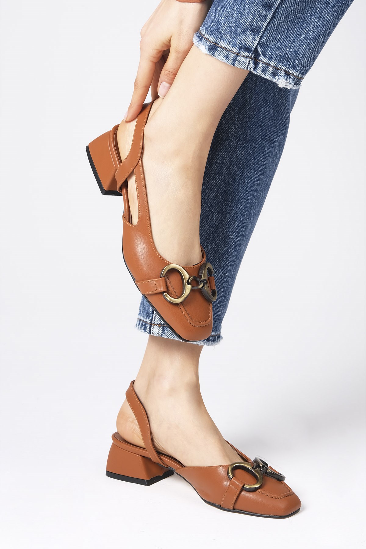 Dita Taba Renk Kısa Topuklu Ayakkabı