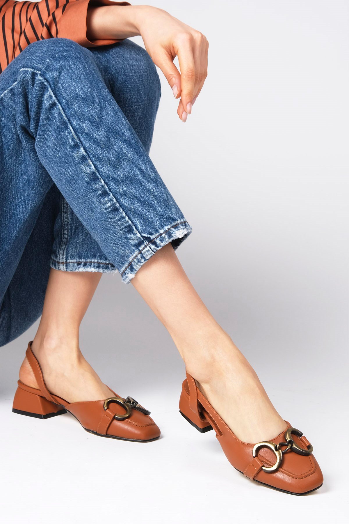 Dita Taba Renk Kısa Topuklu Ayakkabı