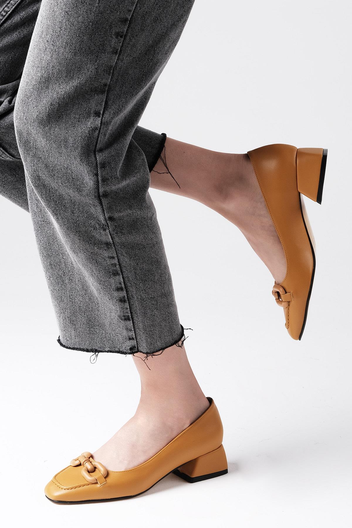 Dolly Hardal Rengi Kısa Topuklu Ayakkabı